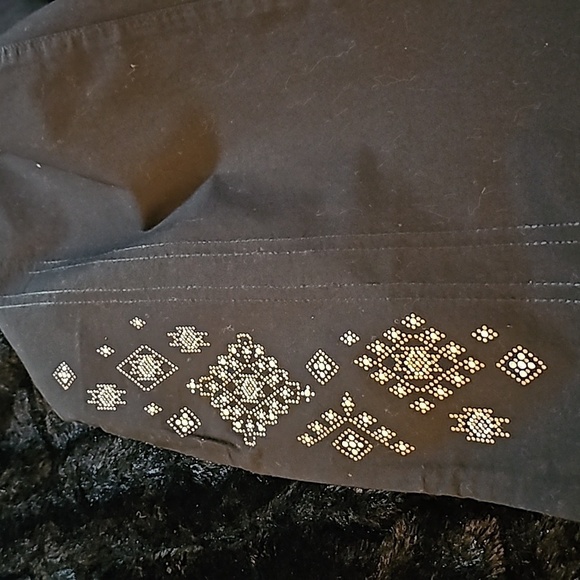 St. John's Bay Midrise Black Capris Size 8 - Picture 4 of 4